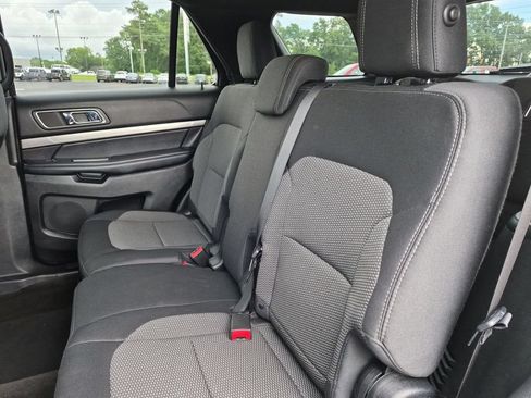 Used 2018 Ford Explorer XLT FWD image 29