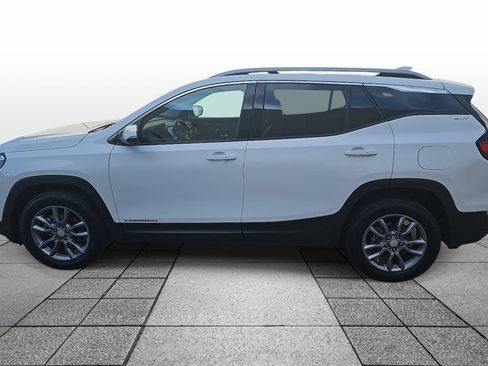 Used 2024 GMC Terrain SLT image 8