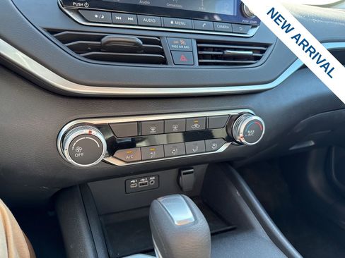 Used 2024 Nissan Altima 2.5 SV FWD image 26