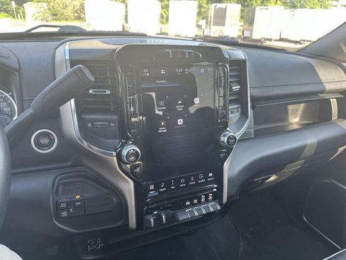 Used 2024 RAM 2500 Laramie AWD/4WD image 13