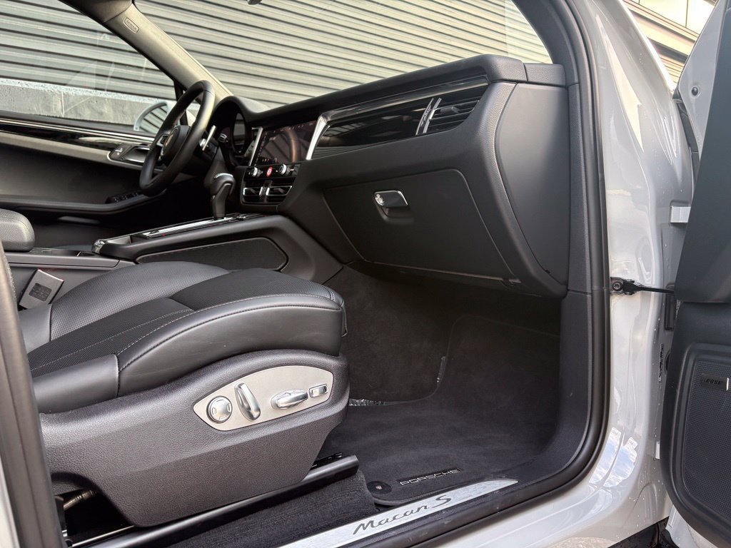 Certified 2026 Porsche Macan S AWD/4WD image 17