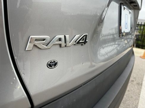 Used 2020 Toyota RAV4 LE AWD/4WD image 8