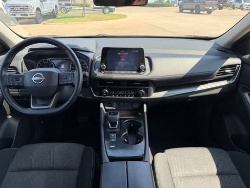 Used 2025 Nissan Rogue SV FWD image 21