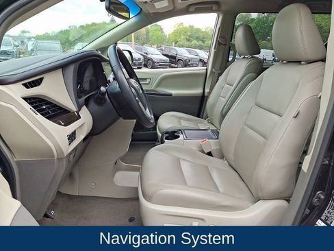 Used 2015 Toyota Sienna XLE Premium FWD image 2