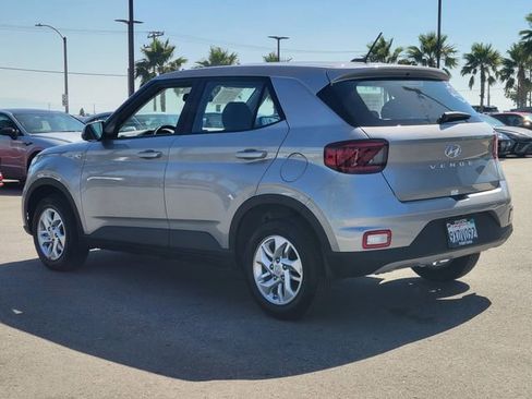 Certified 2026 Hyundai Venue SE FWD image 3
