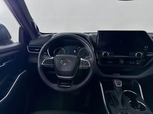 Certified 2024 Toyota Highlander XSE AWD/4WD image 23