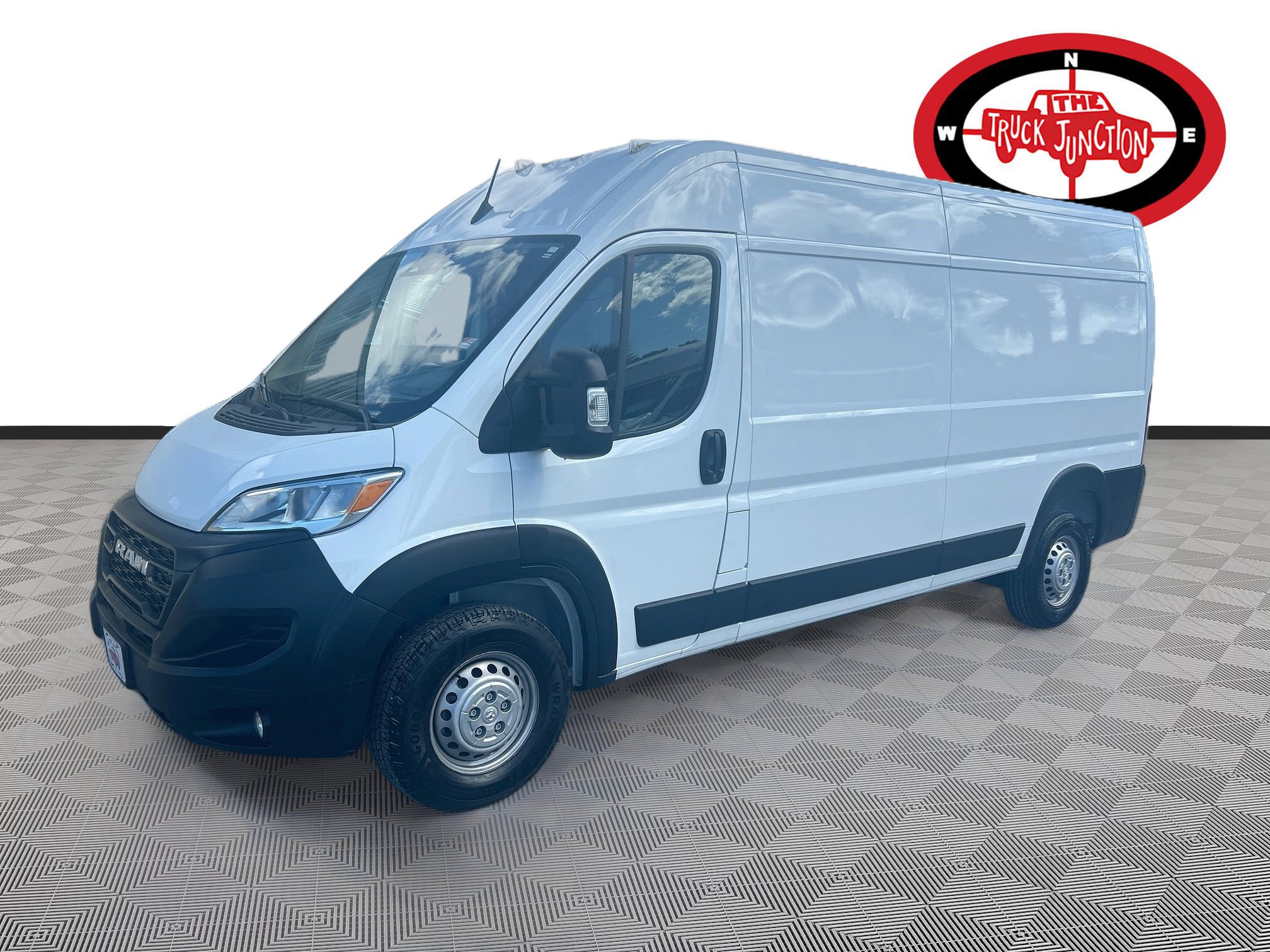 Used 2025 RAM ProMaster 2500 w/ Convenience Group FWD image 3