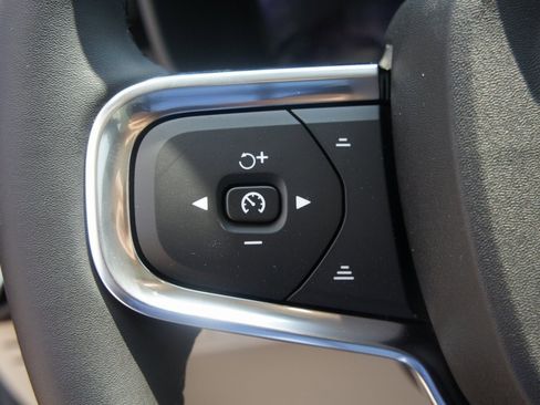 New 2026 Volvo XC40 B5 Ultra w/ Protection Package Premier image 16