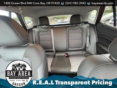 Used 2025 Chevrolet Trax LT FWD image 17