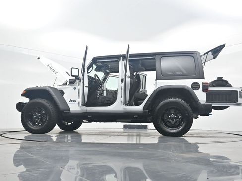 Used 2024 Jeep Wrangler Unlimited AWD/4WD image 39