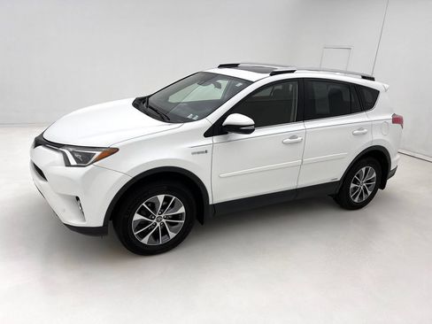 Used 2016 Toyota RAV4 XLE w/ Convenience Package AWD/4WD image 5