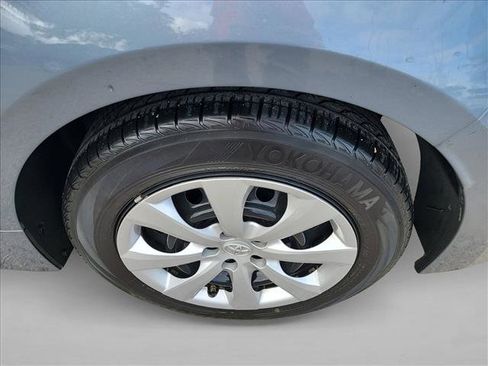 Used 2022 Toyota Corolla LE image 12