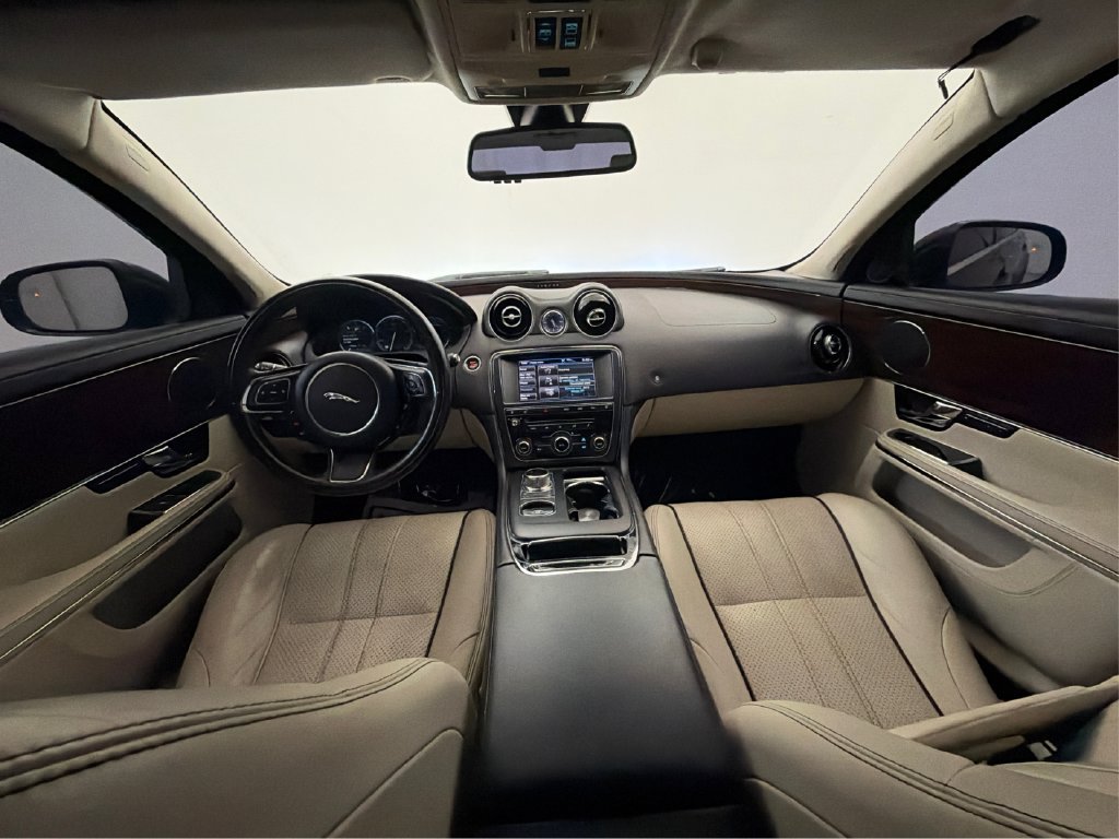 Used 2012 Jaguar XJ L RWD image 31