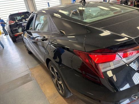 Used 2023 Hyundai Elantra SEL w/ Convenience Package image 9