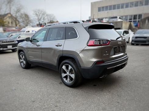 Used 2019 Jeep Cherokee Limited image 12