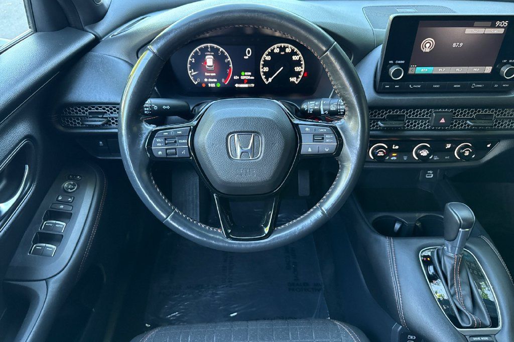 Used 2025 Honda HR-V Sport image 11