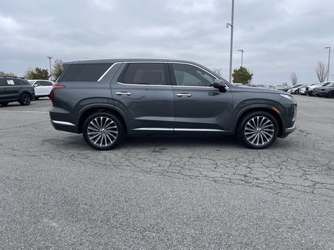Used 2023 Hyundai Palisade Calligraphy image 9