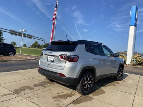 Used 2025 Jeep Compass Limited AWD/4WD image 10