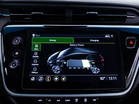 Used 2023 Chevrolet Bolt LT w/ Infotainment Package FWD image 7