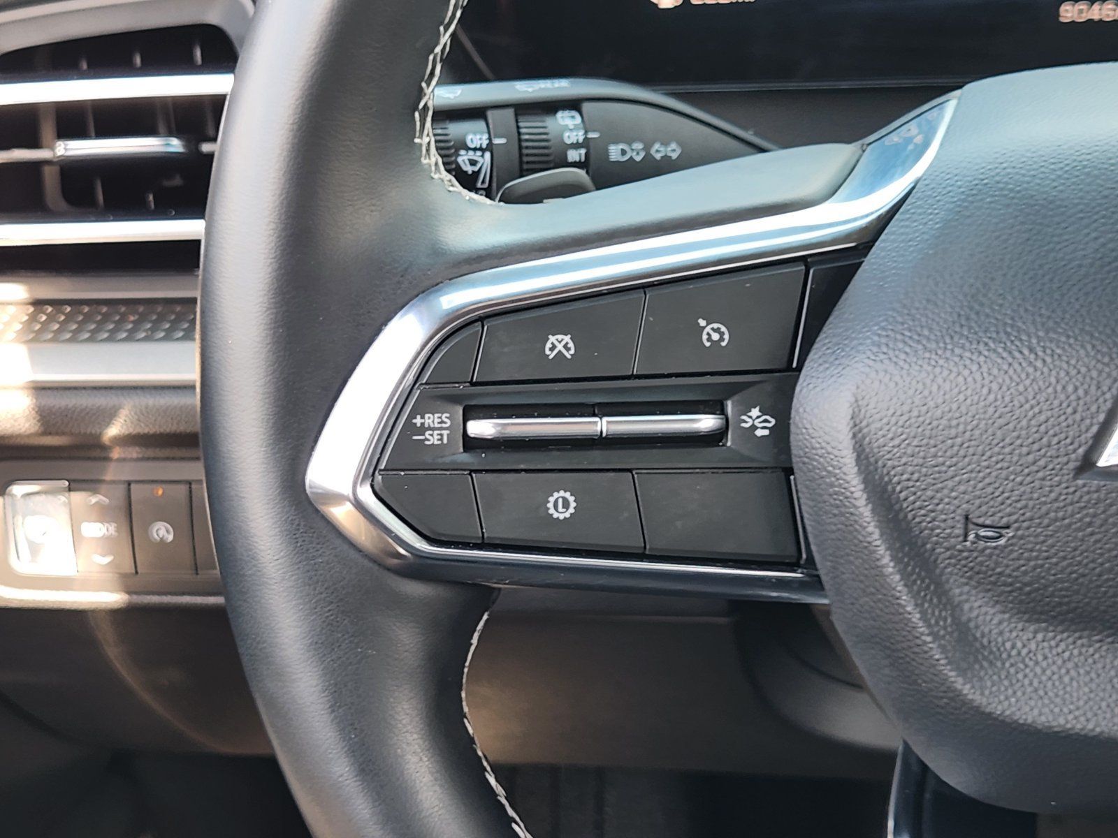 Certified 2026 Chevrolet Traverse LT w/ Driver Confidence Package FWD image 31