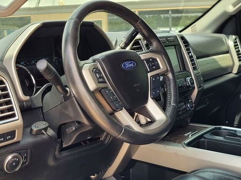 Used 2017 Ford F250 Lariat w/ Lariat Value Package image 32