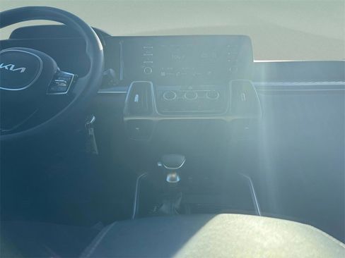 Used 2023 Kia Sorento LX image 16