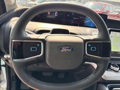 Used 2025 Ford Expedition Active AWD/4WD image 24