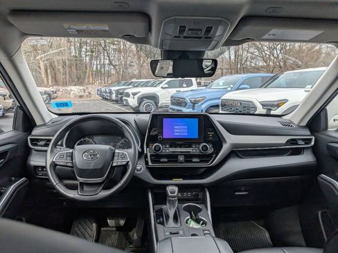 Used 2023 Toyota Highlander XLE image 23