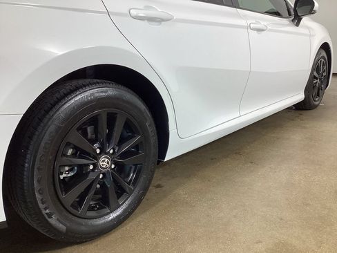 Used 2025 Toyota Camry LE FWD image 9