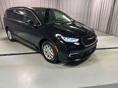 New 2026 Chrysler Pacifica Select