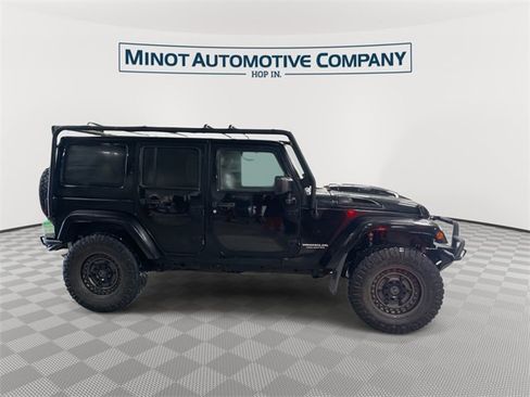 Used 2015 Jeep Wrangler Unlimited Rubicon w/ Connectivity Group image 9