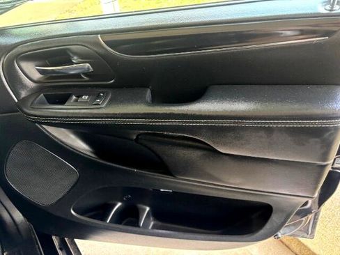 Used 2018 Dodge Grand Caravan SE image 10