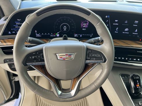 Used 2022 Cadillac Escalade ESV Premium Luxury Platinum w/ LPO, Floor Liner Package AWD/4WD image 18