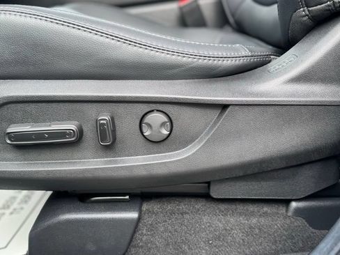 Used 2025 Honda Pilot Touring image 21