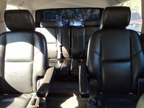 Used 2011 Cadillac Escalade AWD image 21