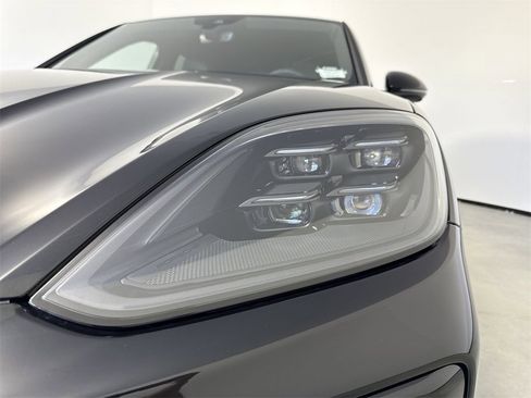 New 2026 Porsche Cayenne S image 11