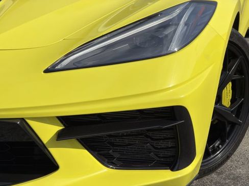 Used 2021 Chevrolet Corvette Stingray Coupe w/ Z51 Performance Package RWD image 9