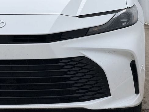 Used 2025 Toyota Camry LE image 9