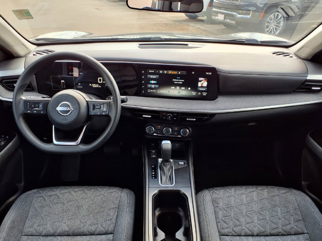 Used 2025 Nissan Kicks SV AWD/4WD image 13