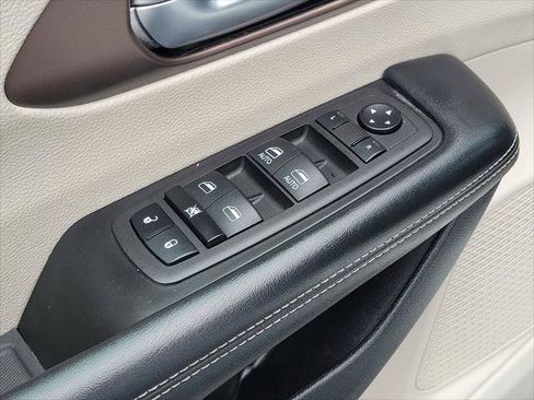 Certified 2023 Chrysler Voyager LX FWD image 13