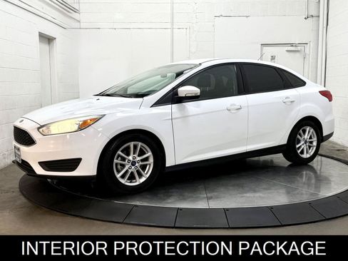 Used 2015 Ford Focus SE w/ Interior Protection Package FWD image 4