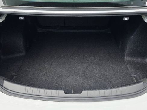 Used 2017 Chevrolet Malibu LT FWD image 12