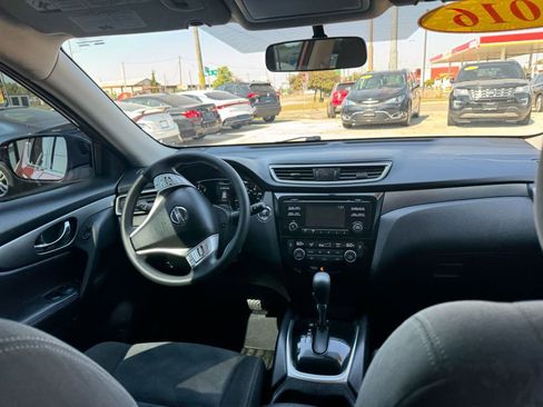 Used 2016 Nissan Rogue SV image 22