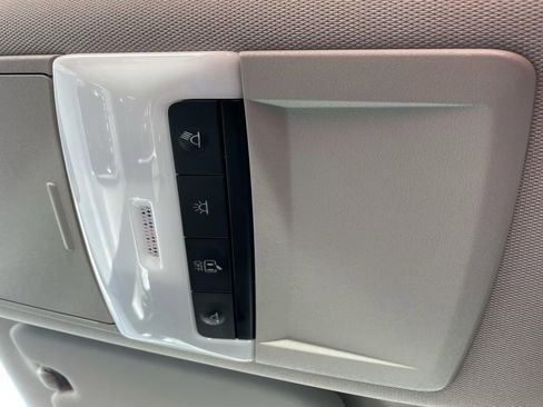 Used 2025 Nissan Rogue S image 27