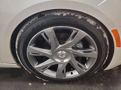 Used 2014 Cadillac ELR w/ Luxury Package image 17