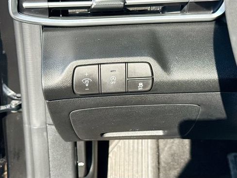 Used 2025 Hyundai Elantra SE FWD image 10