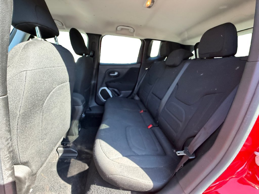 Used 2019 Jeep Renegade Latitude w/ Popular Equipment Group FWD image 14
