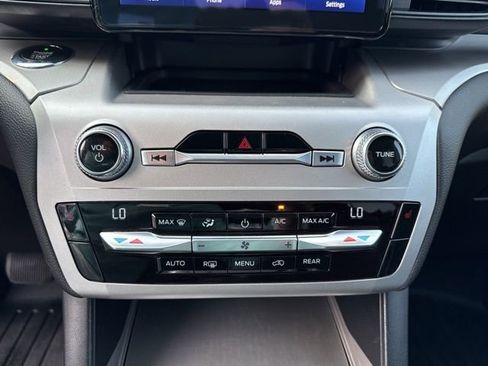 Used 2021 Ford Explorer XLT RWD image 25