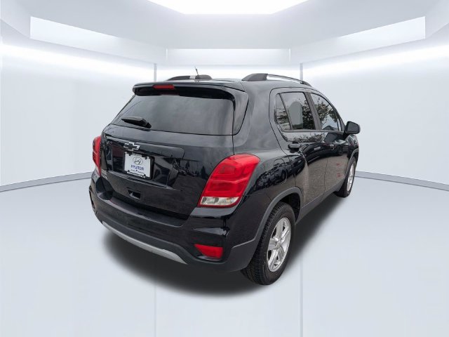Used 2021 Chevrolet Trax LT w/ LT Convenience Package FWD image 4