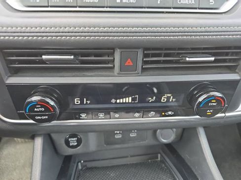 Used 2025 Nissan Rogue SV AWD/4WD image 4